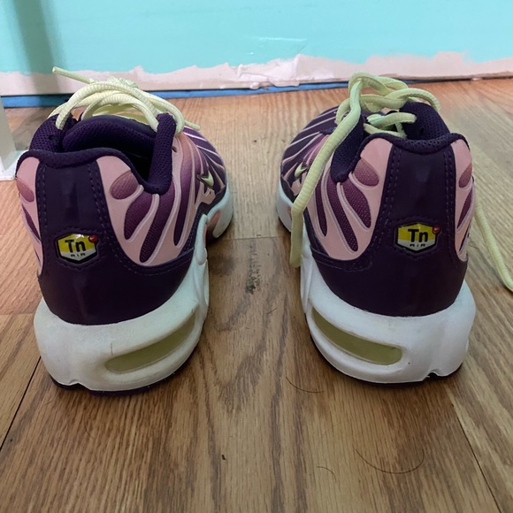 Nike Purple and Pink Athletic Shoes - Picture 4 of 5